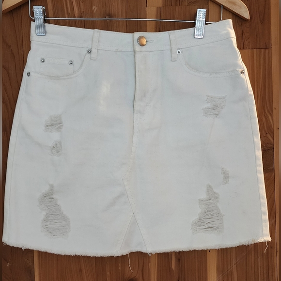 H&M Dresses & Skirts - H&M‎ Divided White Distressed Denim Mini Skirt Size 2